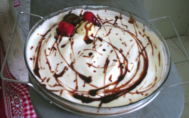 Pavê de morango com chocolate