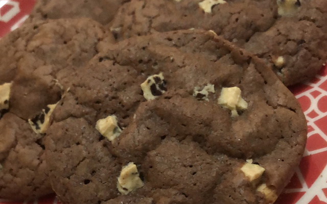 Cookie de chocolate com pedaços de chocolate