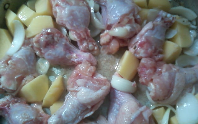 Frango com molho de maionese e alho