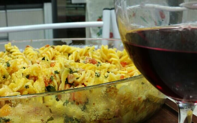 Macarrão ao forno com bacon e mussarela