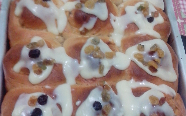 Pão doce com frutas cristalizadas