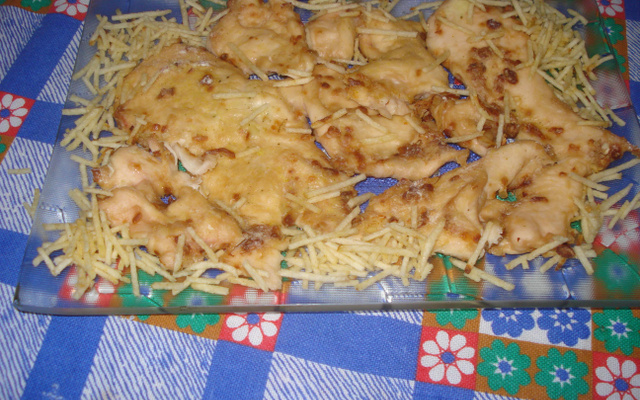 Peito de frango com creme de cebola