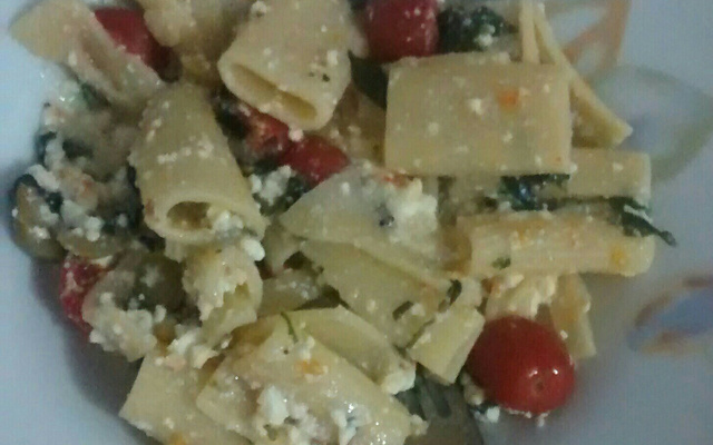 Macarrão com manjericão e ricota