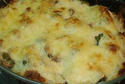 Brócolis com batata e pernil suíno gratinado