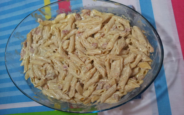 Penne ao molho gorgonzola com bacon