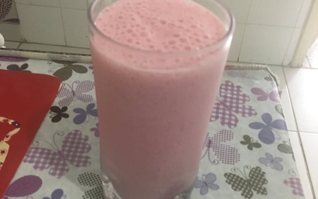 Suco de morango com leite