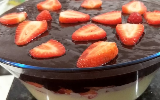 Doce sedução morango e chocolate meio amargo