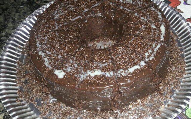 Bolo simples de chocolate