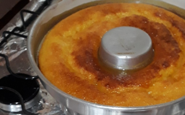 Bolo de milharina cremoso com laranja