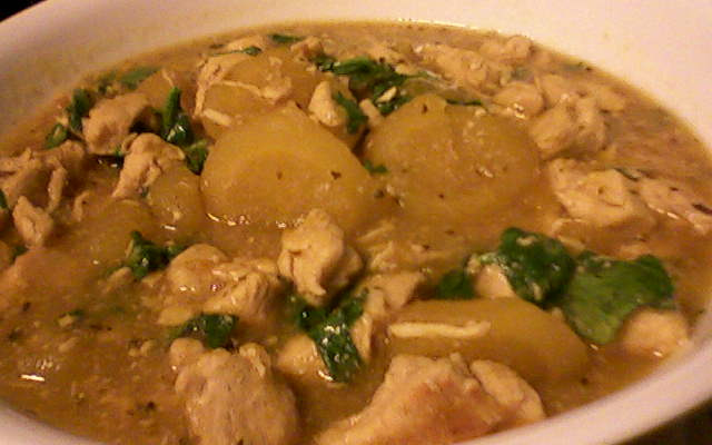 Frango com mandioquinha e rúcula