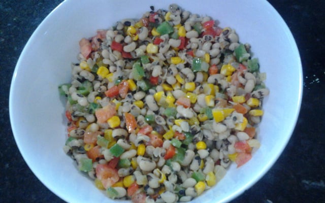 Salada de feijão fradinho simples