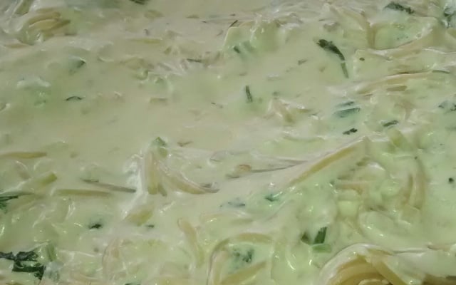 Macarrão acompanhado de um molho delicioso