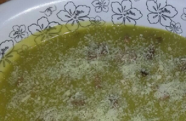 Sopa creme de ervilha com bacon