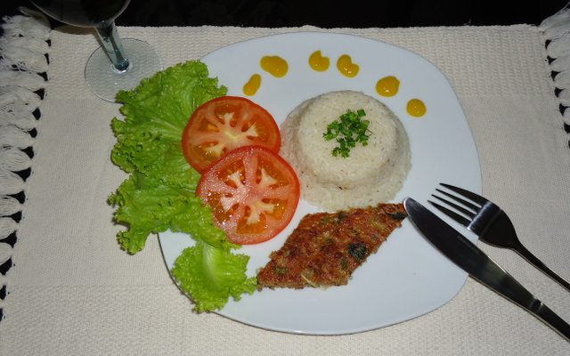 Bolo de carne moída com espinafre