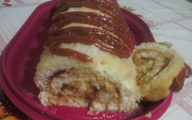 Rocambole de doce de leite e goiabada