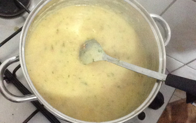 Sopa da fubá com lingüiça