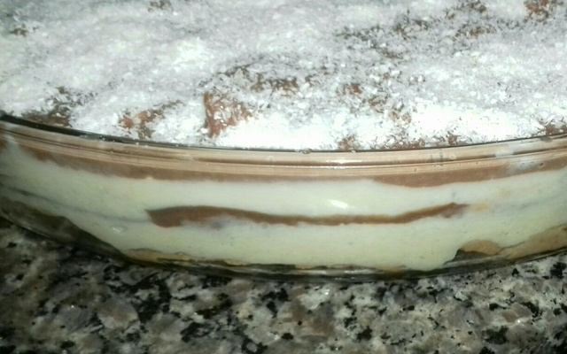 Pavê de chocolate com creme branco