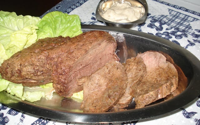 Rosbife de forno ao molho de champignon
