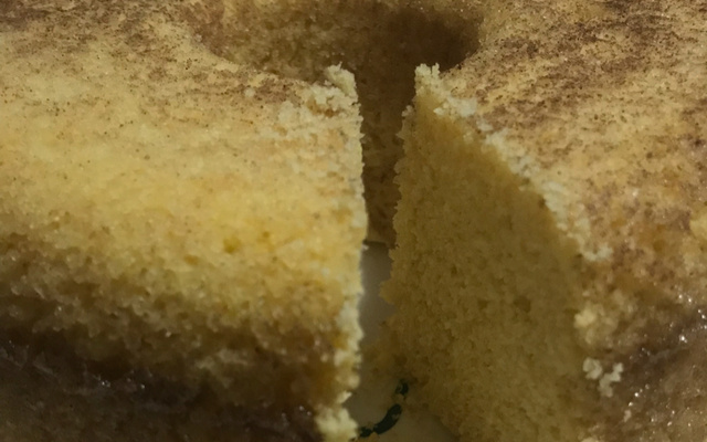 Bolo fofinho de fubá de microondas