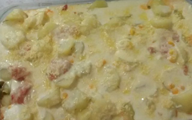 Coxa e sobre coxa de frango assada com ratatouille e batata duquese