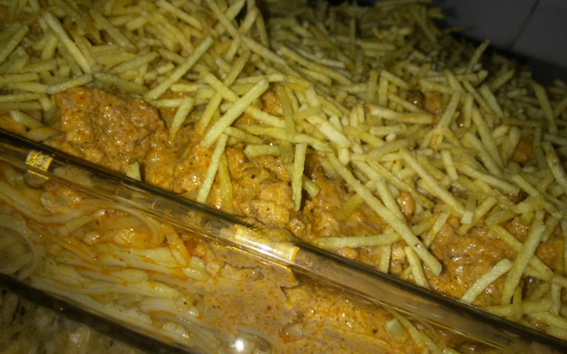 Macarrão ao estrogonofe de carne moída