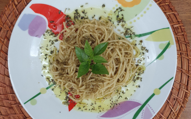 Espaguete ao pesto