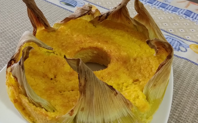 Bolo pamonha na palha do milho