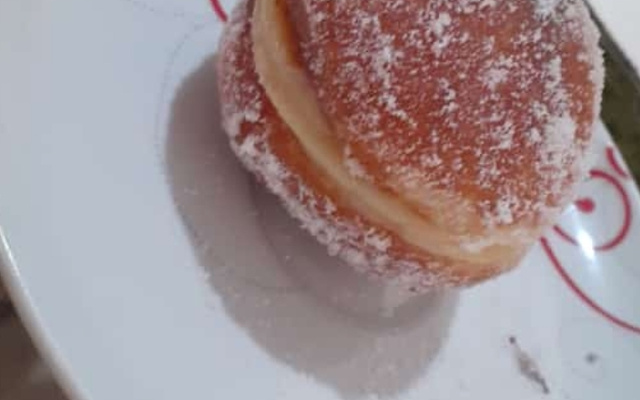 Sonho assado de doce de leite