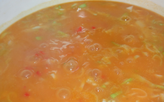 Sopa de abóbora japonesa com gengibre e alho poró