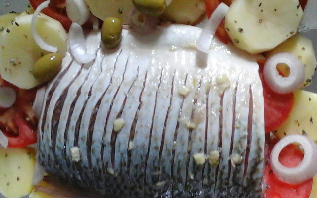 Peixe assado delicioso fácil de fazer