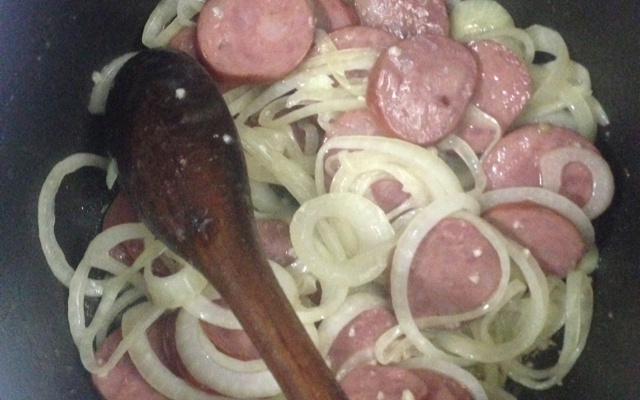 Pizza de calabresa com massa de pinhão