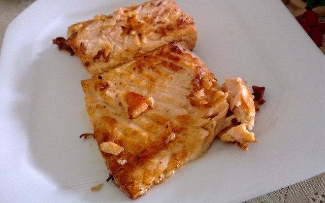 Salmão frito em azeite.