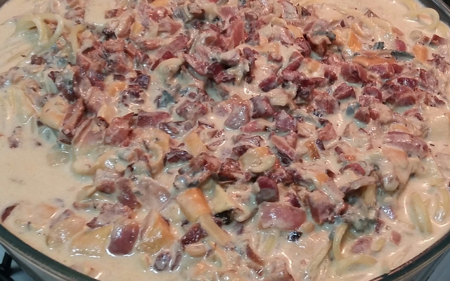 Macarrão aos 4 queijos e bacon