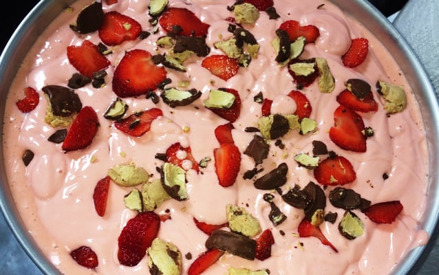 Sobremesa simples de morango