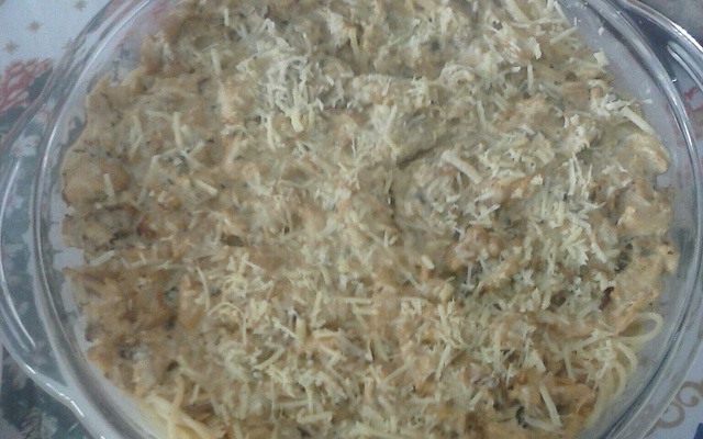 Macarrão ao molho branco com frango