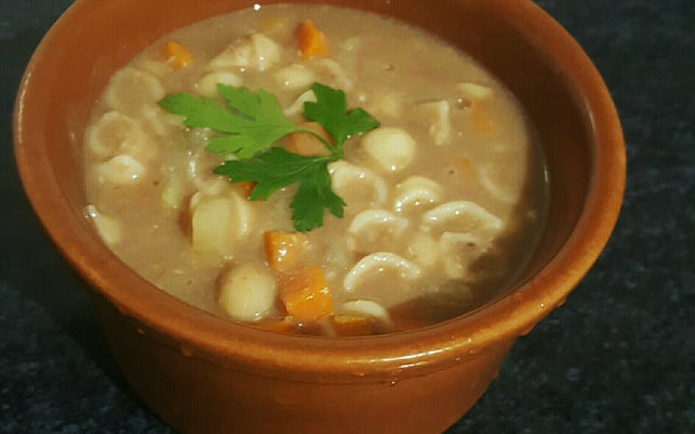 Sopa de feijão com macarrão