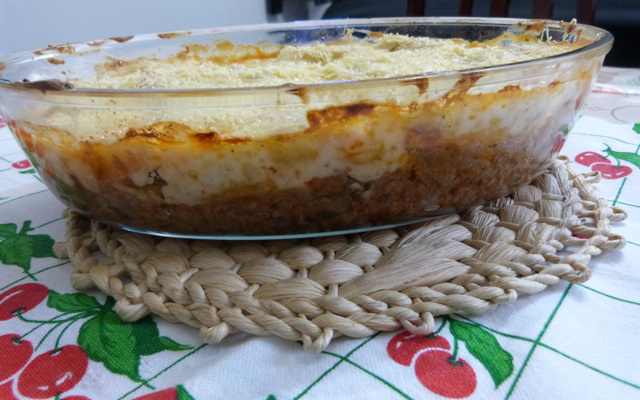 Carne moída ao molho bechamel