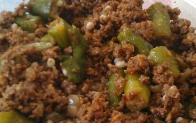 Carne moída com quiabo