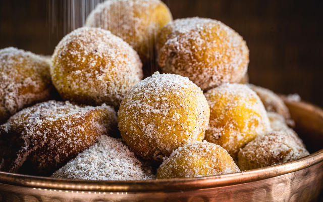 Bolinho de chuva com doce de leite