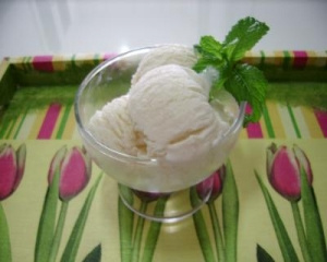 Sorvete cremoso de coco