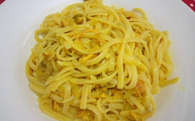 Macarrão al dente com frango e queijo minas
