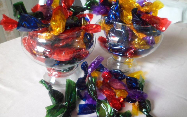 Balas de chocolate com mel