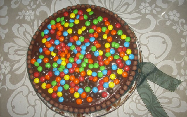 Bolo falso de kit-kat de morango (econômico)