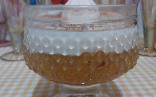 Doce de banana com creme simples