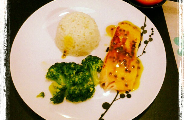 Salmão ao molho de maracujá