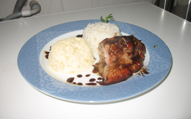 Costelinha suína assada com molho agridoce