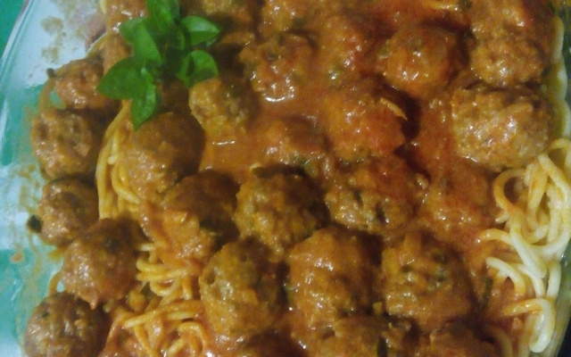 Almôndegas ao molho prático e rápido