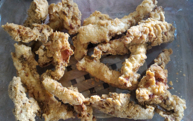 Iscas de frango com molhos da família Roloff