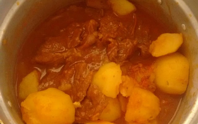 Bife de panela com batatas à la Mama