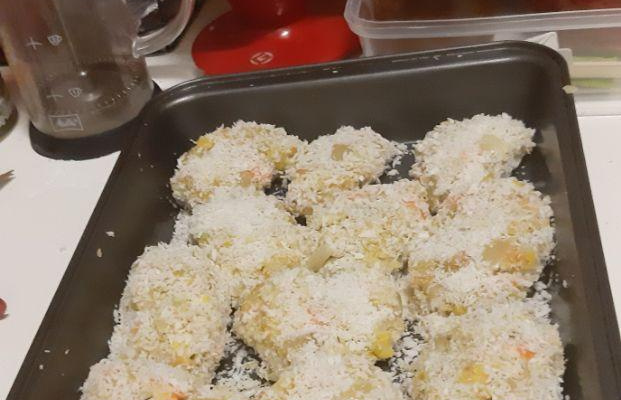 Nuggets de legumes com molho cremoso vegano